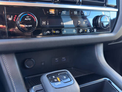 2023 Nissan Pathfinder SL