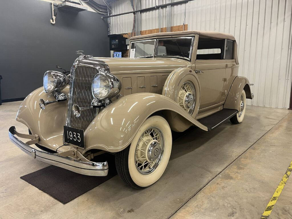 1933 Chrysler Six Victoria 1