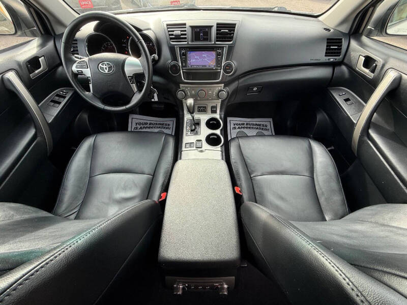 2013 Toyota Highlander SE