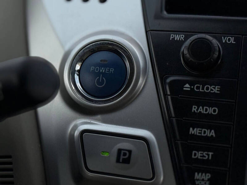 2014 Toyota Prius v Five