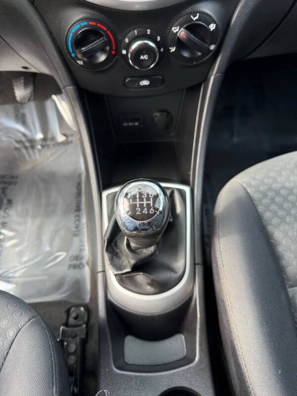 2012 Hyundai Accent SE