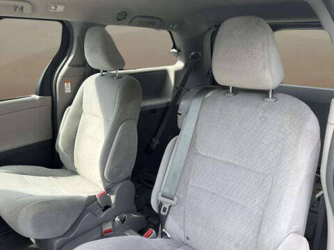 2015 Toyota Sienna LE 8-Passenger