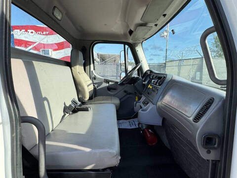 2018 Freightliner M2 106