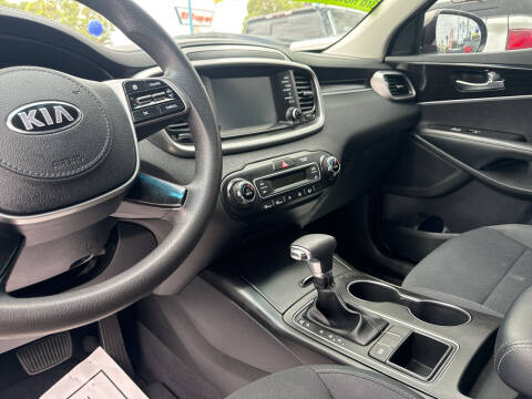 2019 Kia Sorento S V6