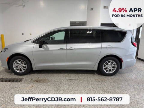 2026 Chrysler Pacifica Select