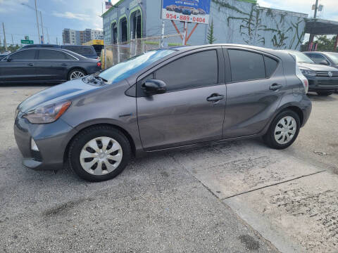 2013 Toyota Prius c for sale at INTERNATIONAL AUTO BROKERS INC in Hollywood FL