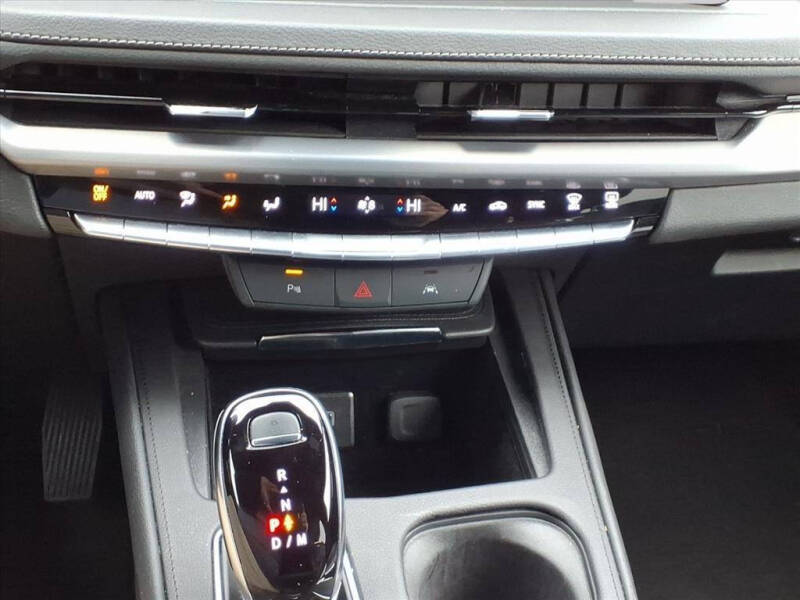 2025 Cadillac XT4 Premium Luxury