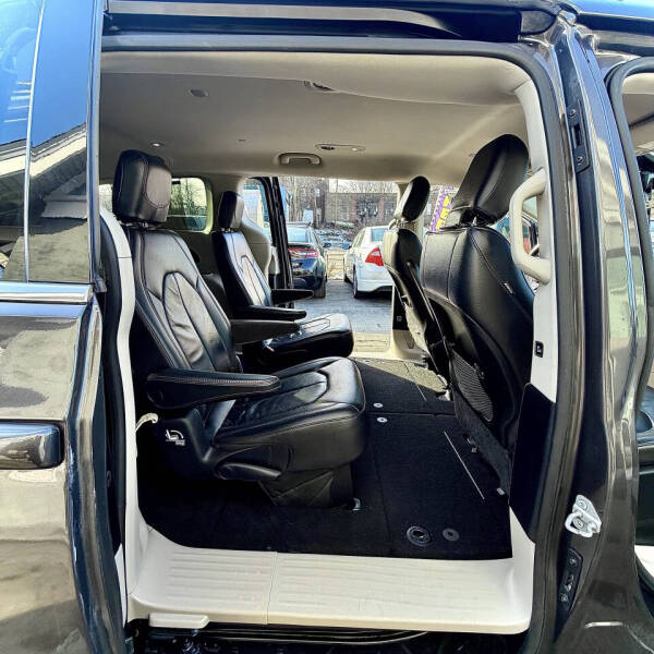 2017 Chrysler Pacifica Touring-L