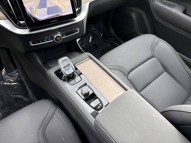 2025 Volvo XC90 B6 Plus Bright Theme 7P