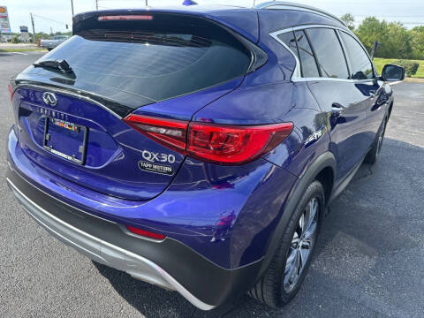 2017 Infiniti QX30 Luxury