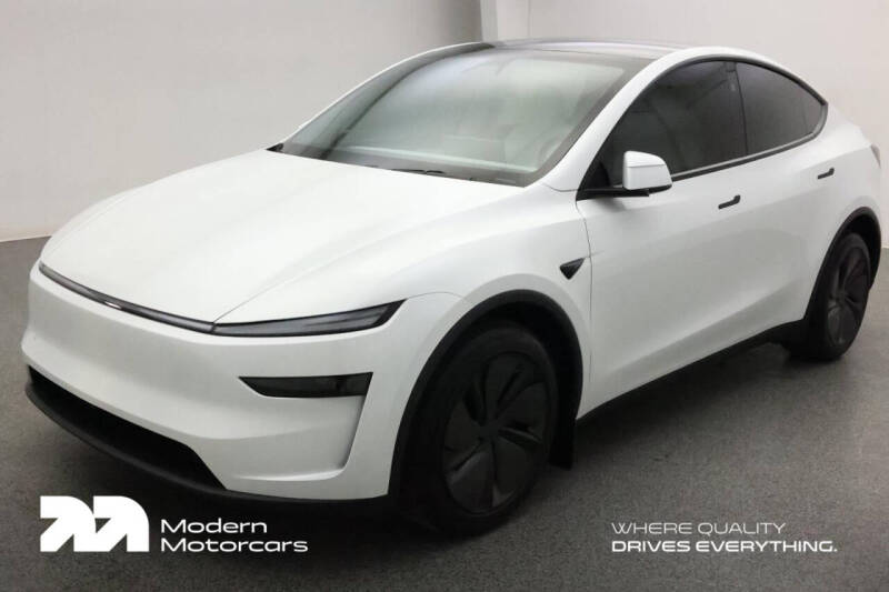 2026 Tesla Model Y Long Range's photo
