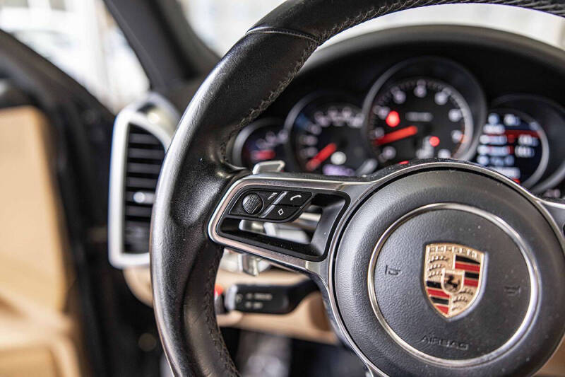 2017 Porsche Cayenne Platinum Edition