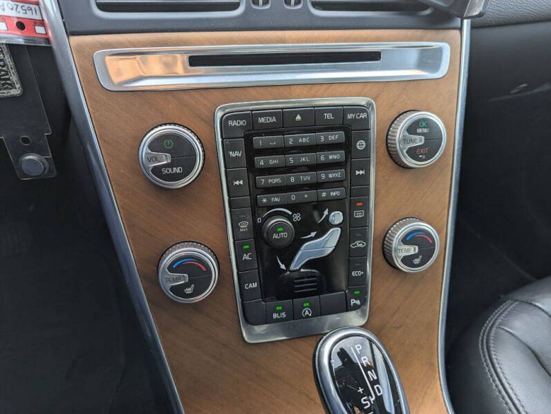 2017 Volvo XC60 T5 Inscription