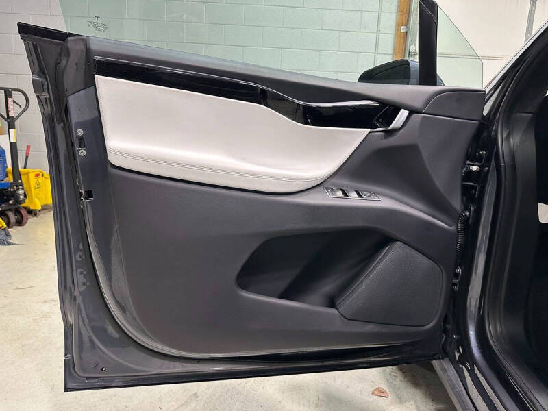 2019 Tesla Model X Standard Range