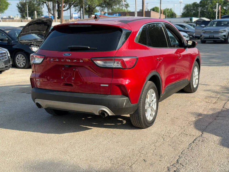 2020 Ford Escape SE