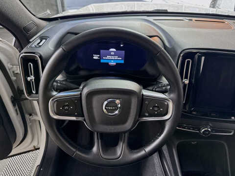 2025 Volvo XC40 B5 Core Bright Theme