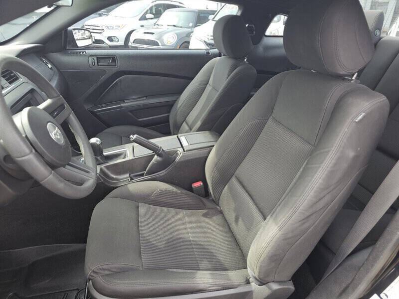 2012 Ford Mustang V6