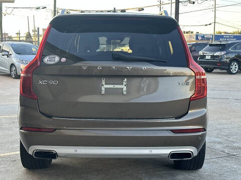 2017 Volvo XC90 T6 Momentum