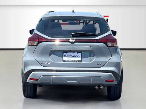 2023 Nissan Kicks SV