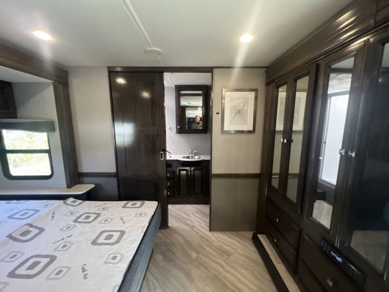 2020 Holiday Rambler Invicta