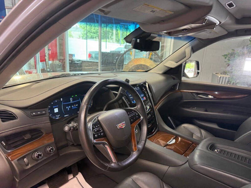 2019 Cadillac Escalade Luxury