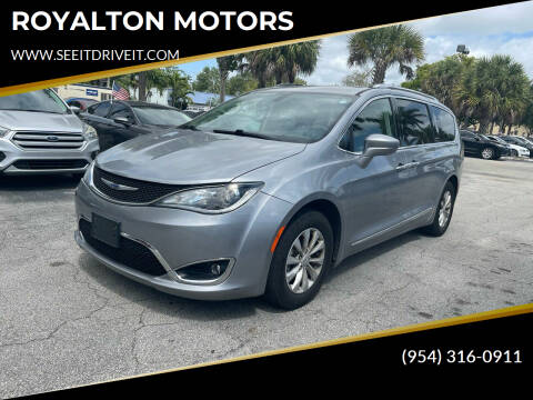 2019 Chrysler Pacifica for sale at ROYALTON MOTORS in Plantation FL