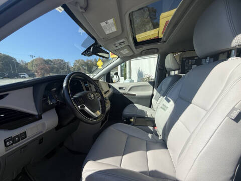 2018 Toyota Sienna XLE 8-Passenger