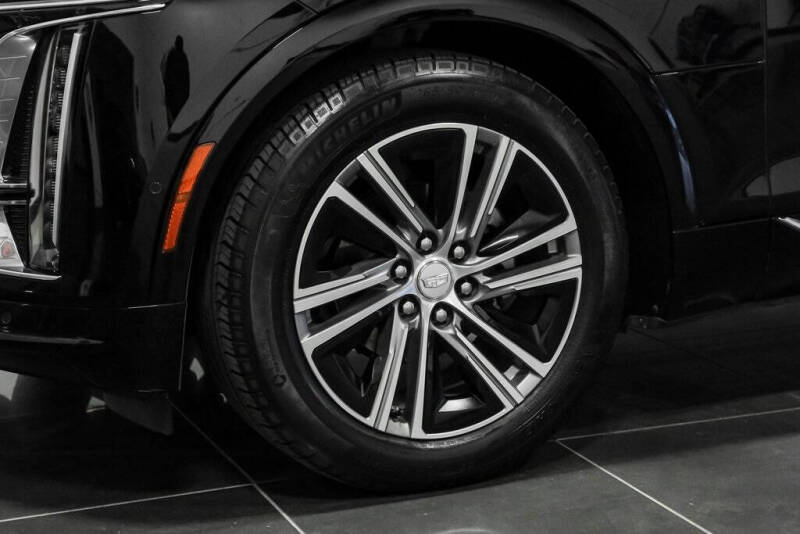 2024 Cadillac LYRIQ Luxury 2