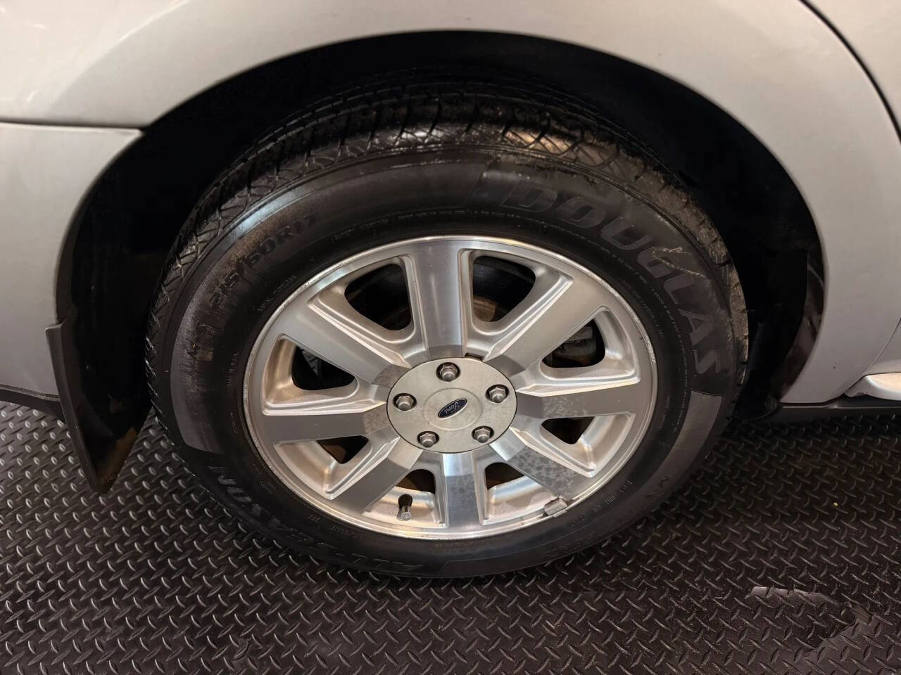Gray 2009 Ford Taurus SE SE 4dr Sedan 22
