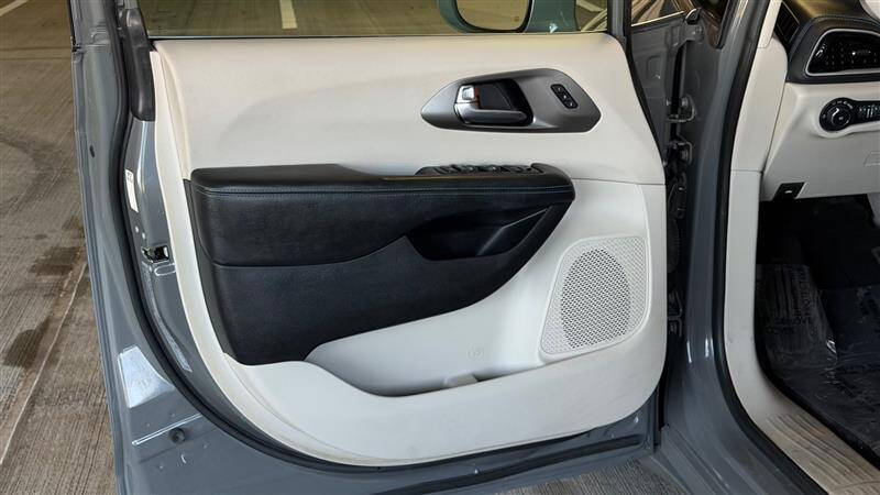 2021 Chrysler Pacifica Touring L