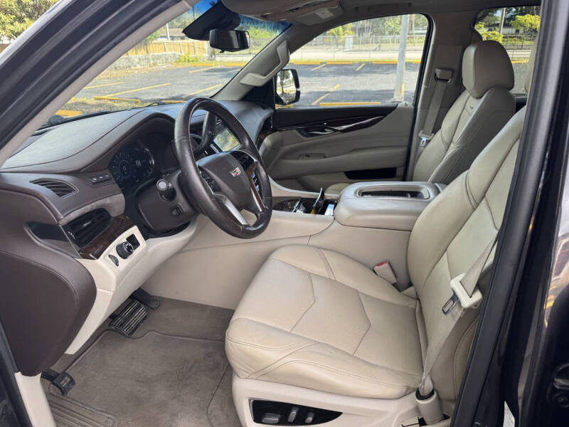 2017 Cadillac Escalade ESV Luxury