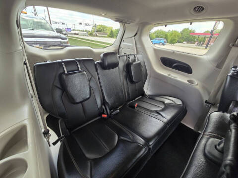 2017 Chrysler Pacifica Touring-L Plus