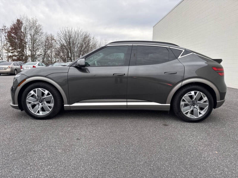 2024 Genesis GV60 Standard