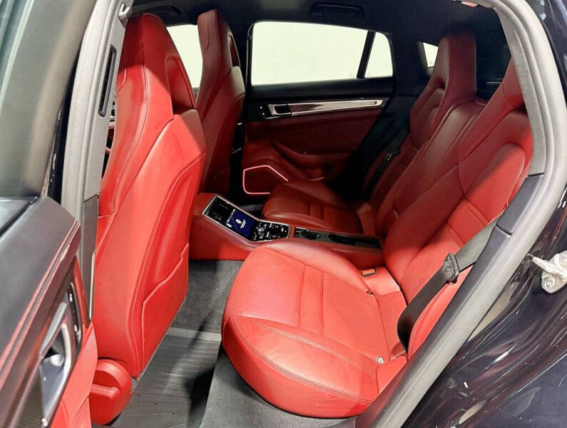 2018 Porsche Panamera 4