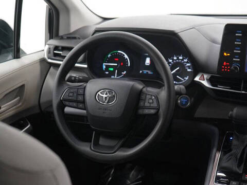 2024 Toyota Sienna LE 8-Passenger