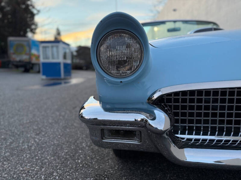 1957 Ford Thunderbird