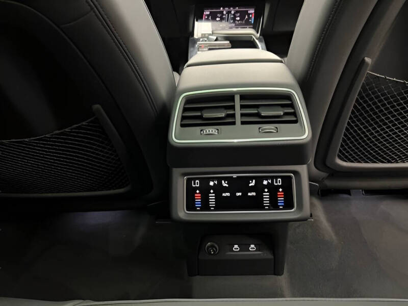 2022 Audi e-tron quattro Premium