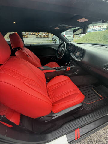 2017 Dodge Challenger SXT Plus