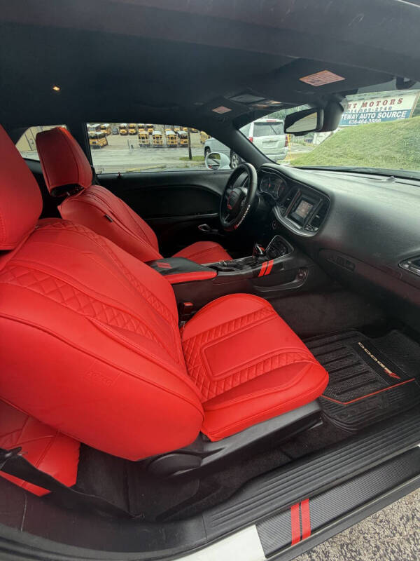 2017 Dodge Challenger SXT Plus
