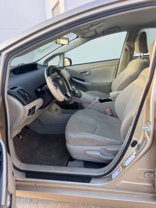2010 Toyota Prius III