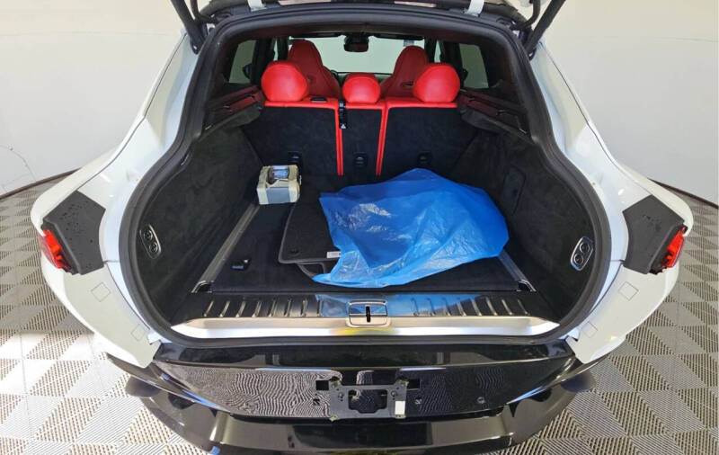 2023 Aston Martin DBX