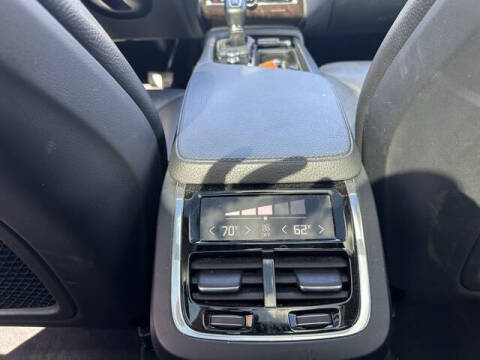 2016 Volvo XC90 T6 Momentum