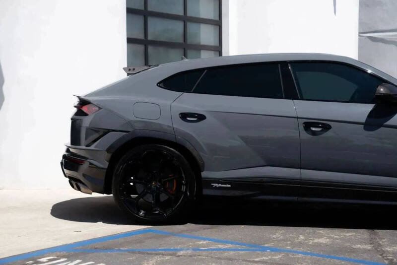 2024 Lamborghini Urus Performante