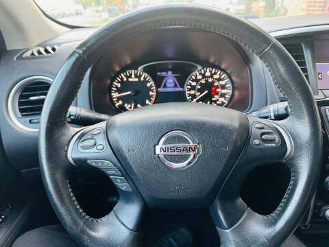 2017 Nissan Pathfinder SV