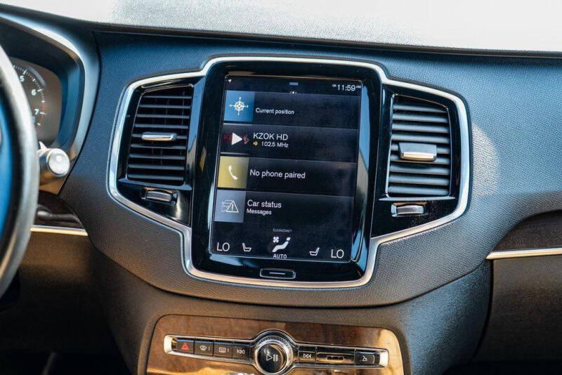 2017 Volvo XC90 T6 Momentum