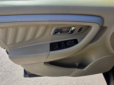 2013 Ford Taurus SE