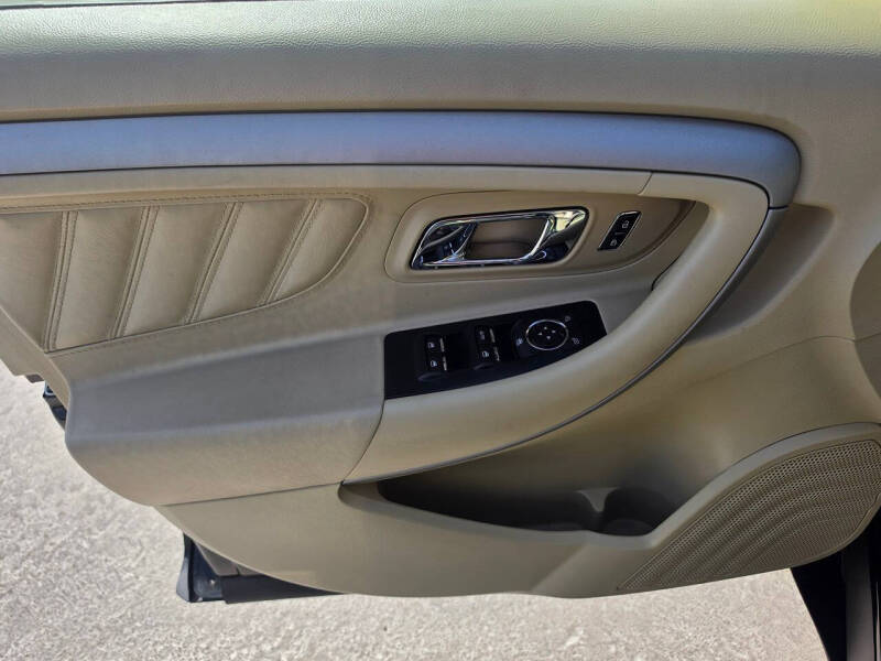 2013 Ford Taurus SE