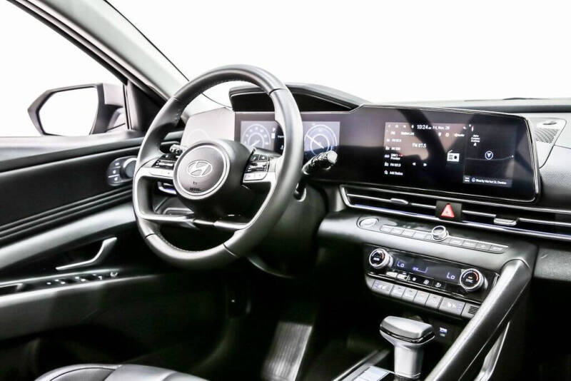 2025 Hyundai Elantra Hybrid Limited