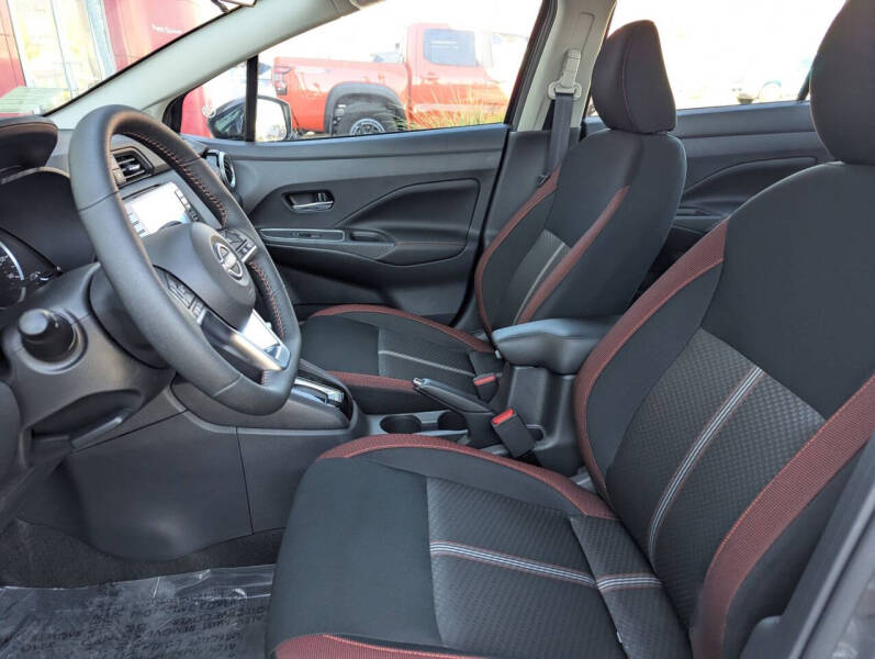 2025 Nissan Versa SR