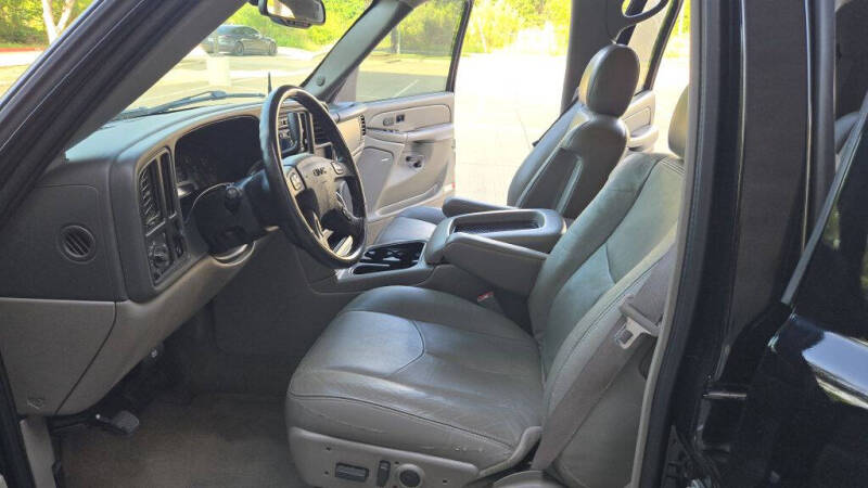 2004 GMC Yukon SLE - Photo 37